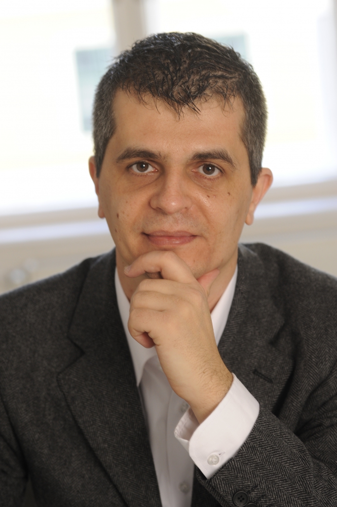 Simon László